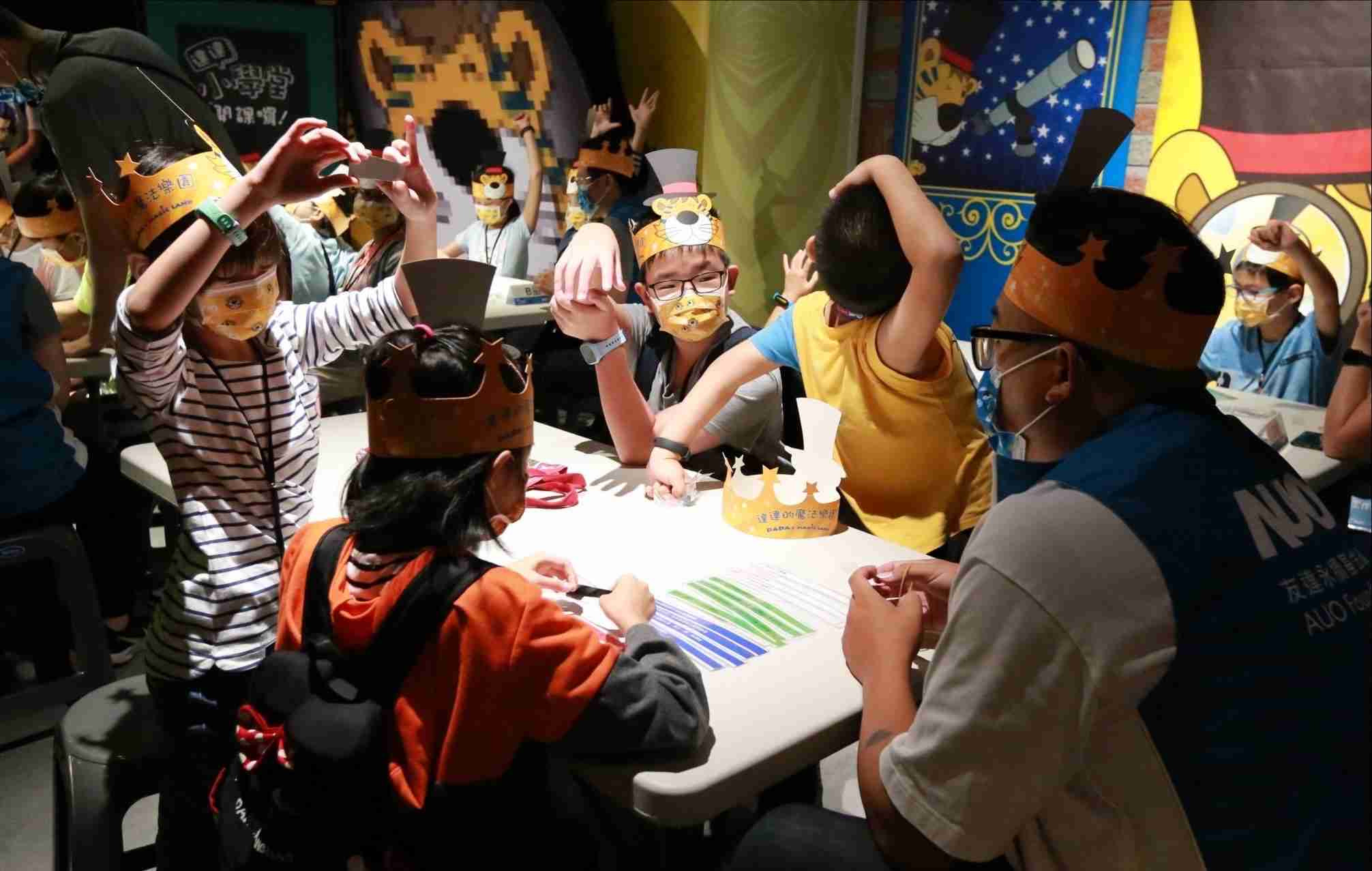 JDB电子以永续理念推动全人教育计划，，，内外结盟储备科普教育人才，，，荣获亚太永续行动奖社会共融面的金奖肯定